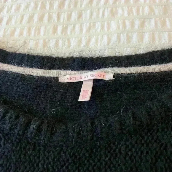 Victoria's Secret Wool Blend size Small pullover - Picture 3 of 9